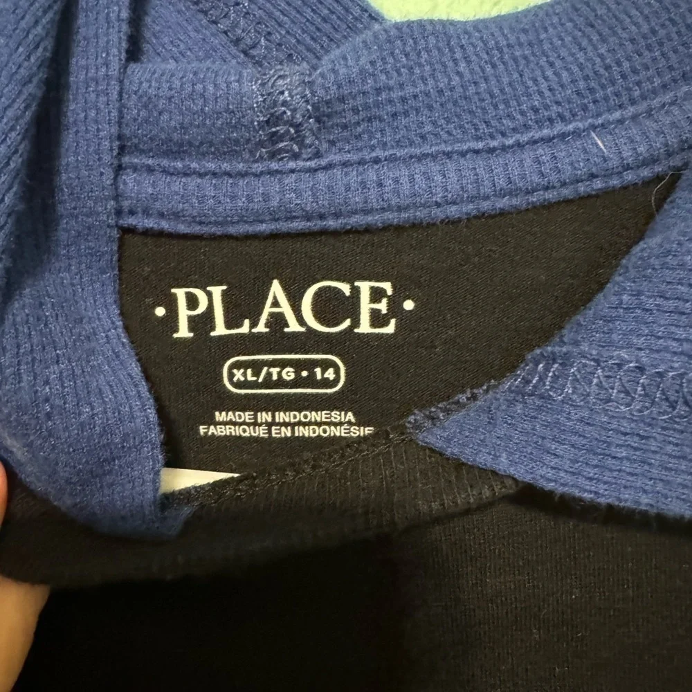 Children’s Place XL Boys Gaming top with hood! Great condition!